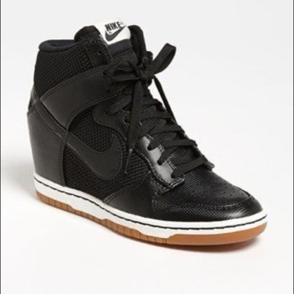 Nike Dunk Ski Hi Wedge Sneaker in Black